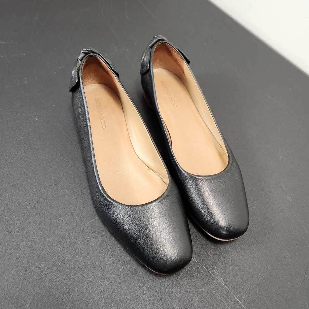Bernardo Women Black Pebbled Leather Bow Back Ballet Flats Size 9.5 M Round Toe - Picture 3 of 9